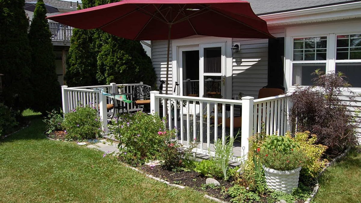 home with back deck and garden
